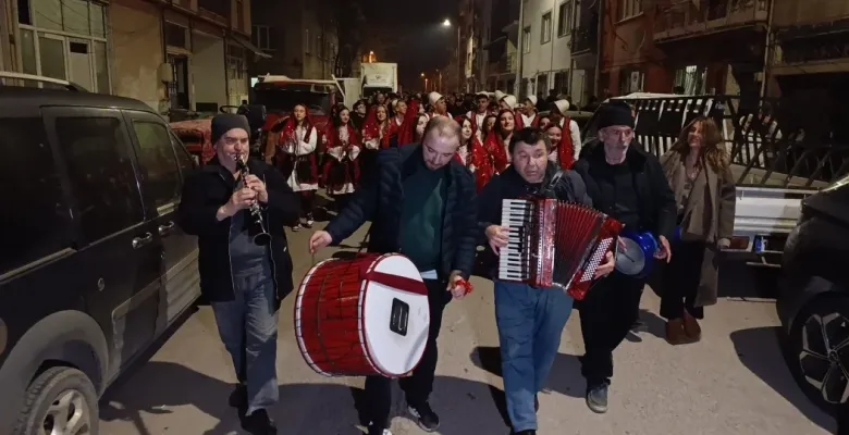 İnegöl'de Rumeli ezgileriyle sahura uyandırdılar