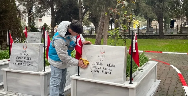 İnegöl Ülkü Ocakları'ndan anlamlı mezarlık çalışması