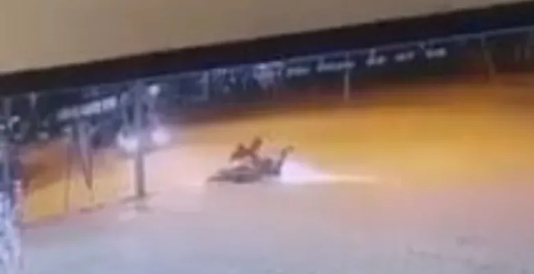 Kaza anı güvenlik kamerasında