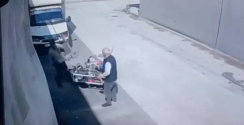 Hırsızlık anı güvenlik kamerasında