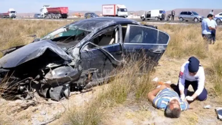 Otomobil Takla Attı:1 ölü, 1 Yaralı