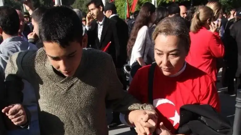 Kırık Ayağı Ona Engel Olmadı Törene Geldi