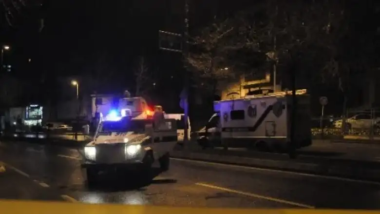 AK Parti önündeki polis noktasına silahlı saldırı