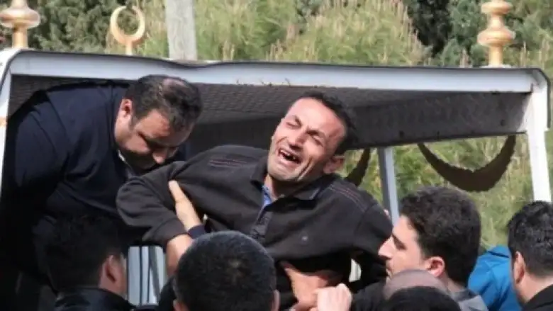 Annelerinin öldürdüğü 2 çocuk toprağa verildi