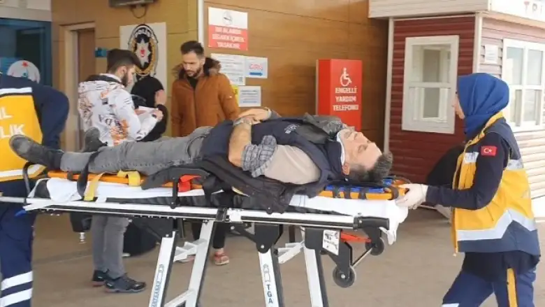 Kontrolden çıkan otomobil refüje çıktı