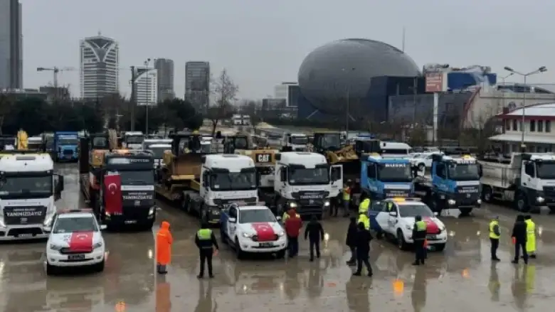 Bursa'dan deprem bölgesine takviyeler sürüyor