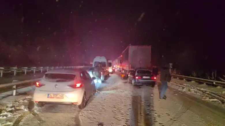 TIR'lar kaydı, Bursa- Ankara karayolu ulaşıma kapandı
