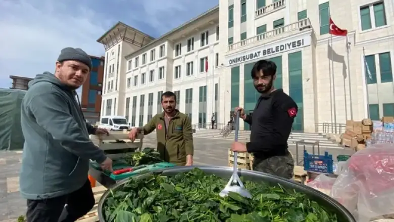 Gastro İnegöl Şefleri Günlük 11 Bin Kişiye Sıcak Yemek Çıkarıyor