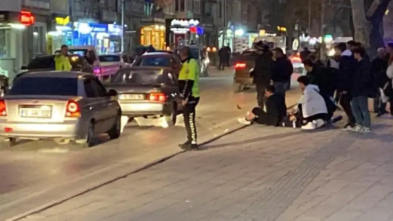 Park caddesinde kaza 2 yaralı