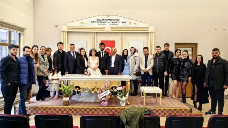 Depremden kurtulup İnegöl'de dünyaevine girdiler