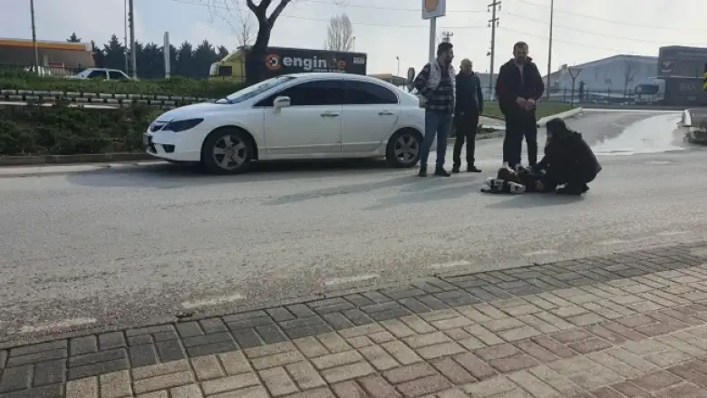 Otomobilin çarptığı kadın böyle havalandı!