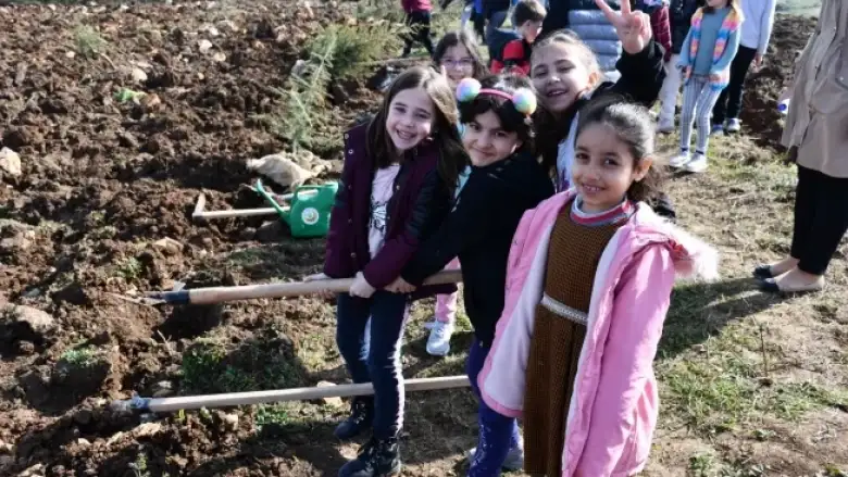 İnegöl'de depremde hayatını kaybedenler anısına fidan dikildi