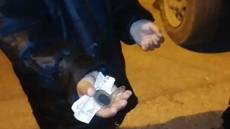 Eşini ve çocuklarını dilendirirken yakalandı