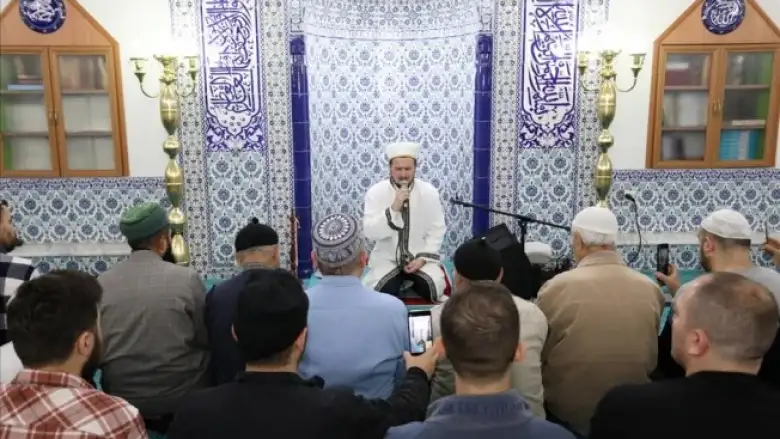 Hafız Osman Bostancı Teravihte İnegöl Cemaatiyle Buluştu