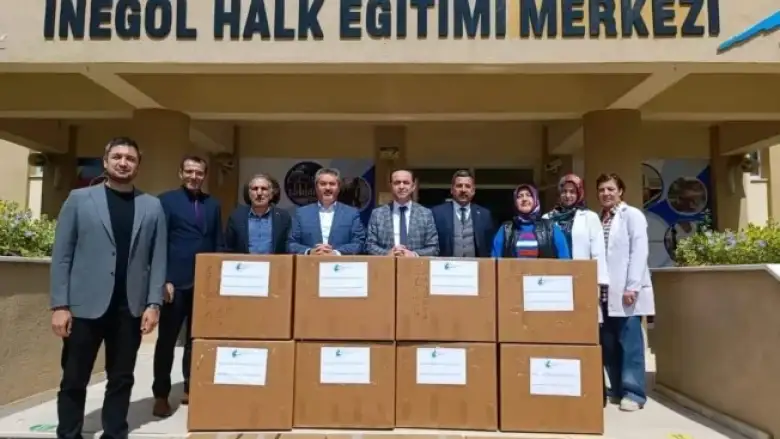 Halk Eğitimden depremzede çocuklara bayramlık