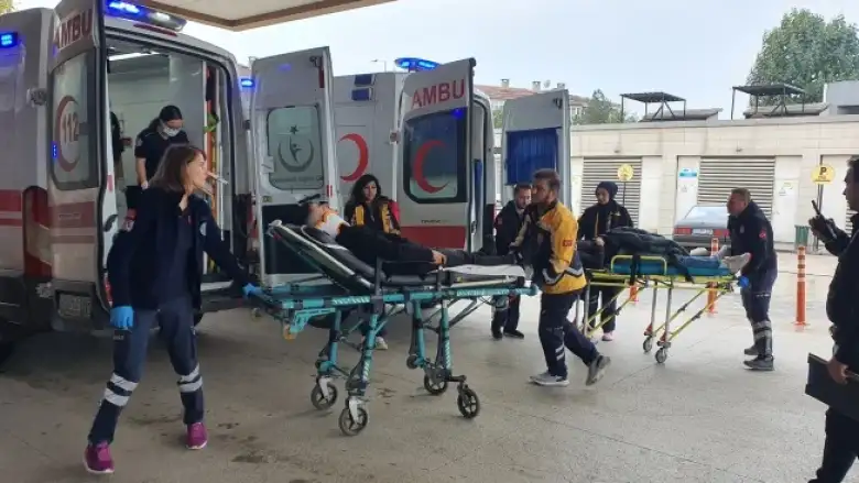 İnegöl'de feci kaza! Yaralılar var