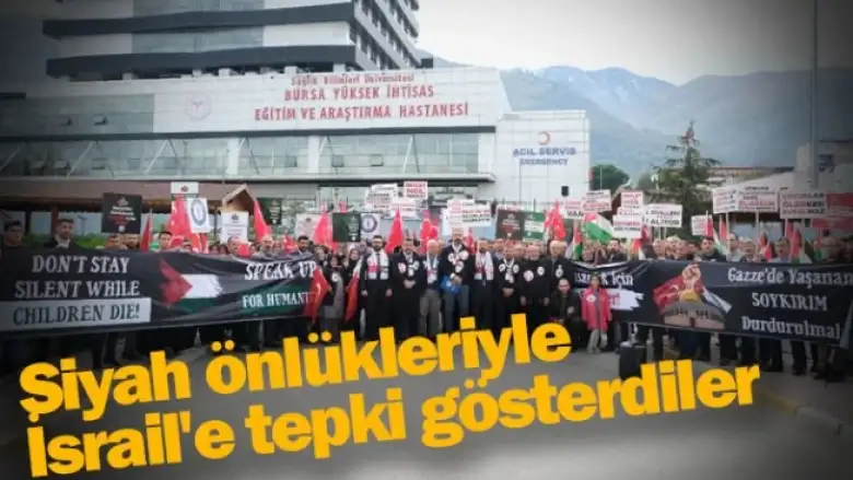 Siyah önlükleriyle İsrail'e tepki gösterdiler