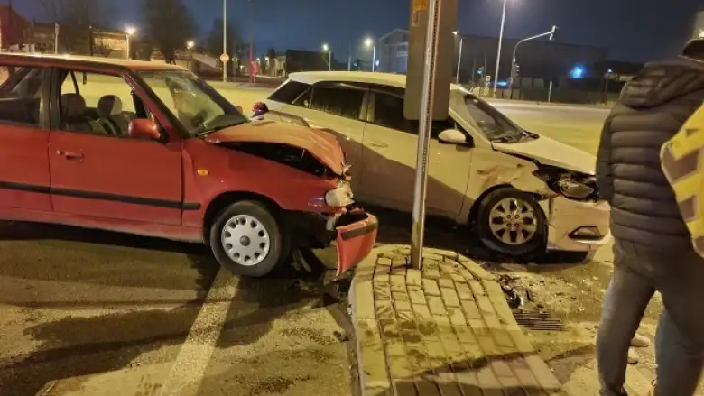 Alanyurt yolunda kaza! Yaralılar var...