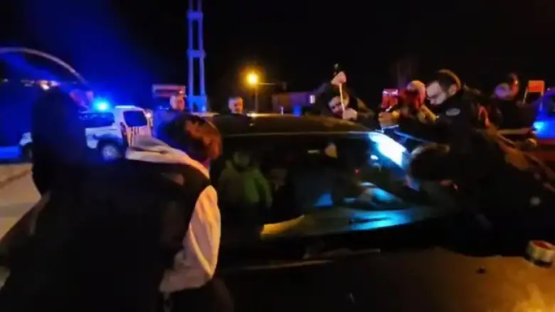 İnegöl'de otomobilde Kilitli Kalan 2 Yaşındaki Çocuk Böyle Kurtarıldı