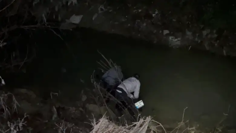 İnegöl'de motosiklet dereye uçtu