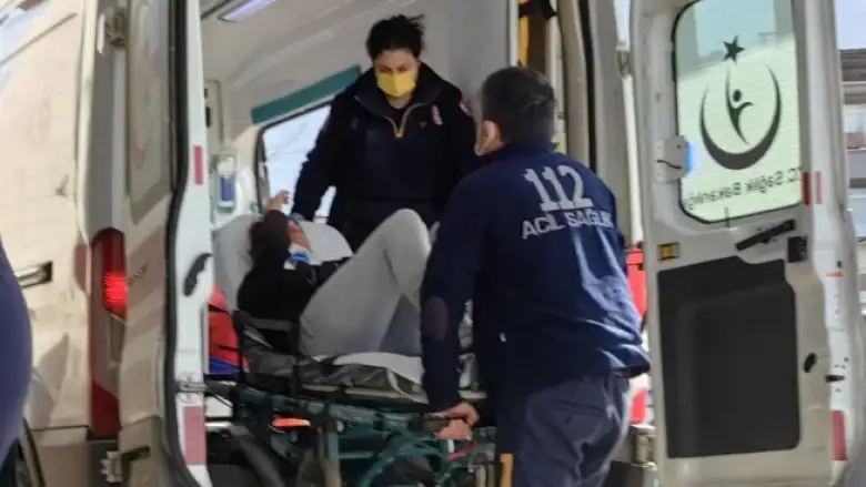 Otomobiller çarpıştı: 2 yaralı