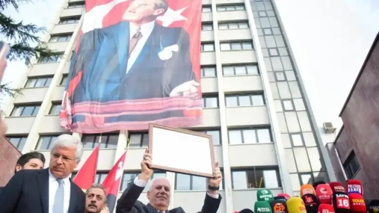 Bozbey mazbatasını aldı... Bursalılara bayram müjdesini verdi