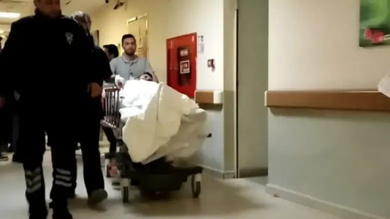 Arkadaşını bıçakla yaraladı