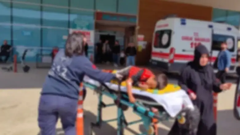 Traktör çocuğun üzerinden geçti