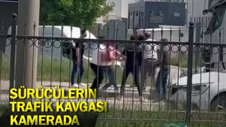 Sürücülerin trafik kavgası kamerada