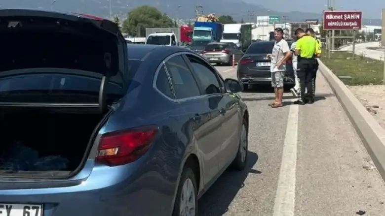 Hikmet Sahin köprülü kavşağında kaza