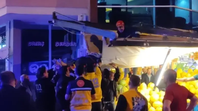 Bursa'da 6. kattan manav brandasına düşen kadın ağır yaralandı