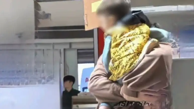 Şeker zannedip yuttu! Anne babalar dikkat!