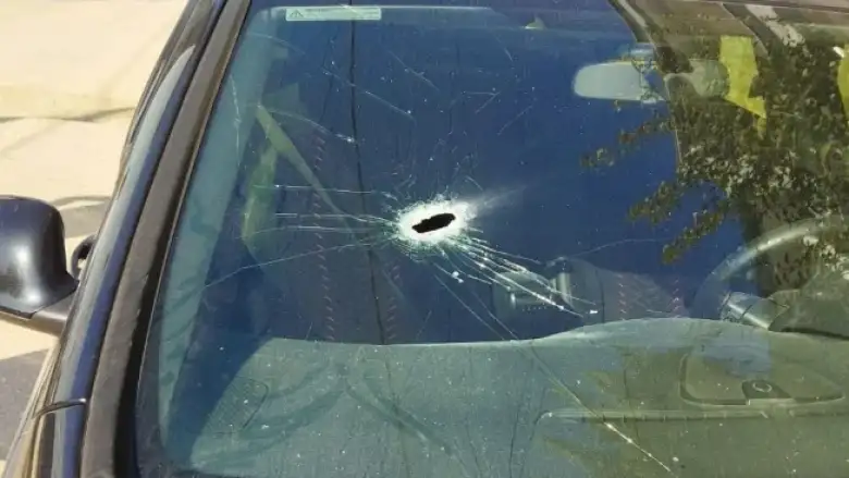 Park halindeki araçlara kurşun yağdırdı!