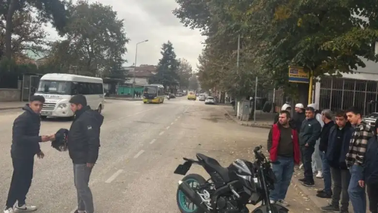 Otomobil ile çarpışan motosiklet sürücüsü yaralandı