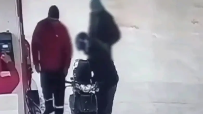 Çaldığı kredi kartıyla ile alışveriş yaptı, o anlar kamerada