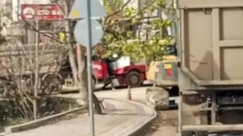 İnegöl'de iş makinesi kontrolden çıktı, faciaya ramak kaldı