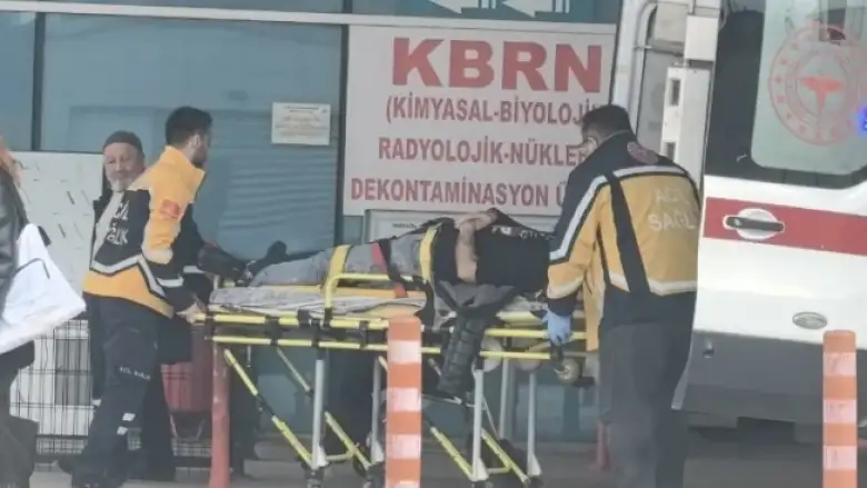 Tabelaya çarpan motosikletli yaralandı