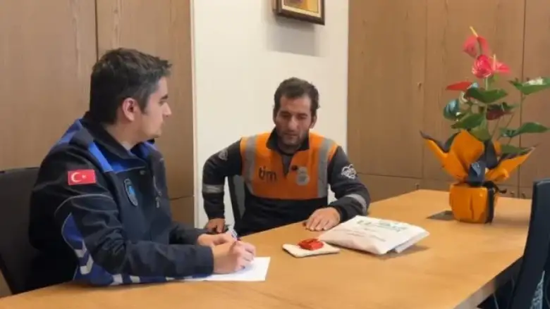 Belediye temizlik personelinden örnek davranış