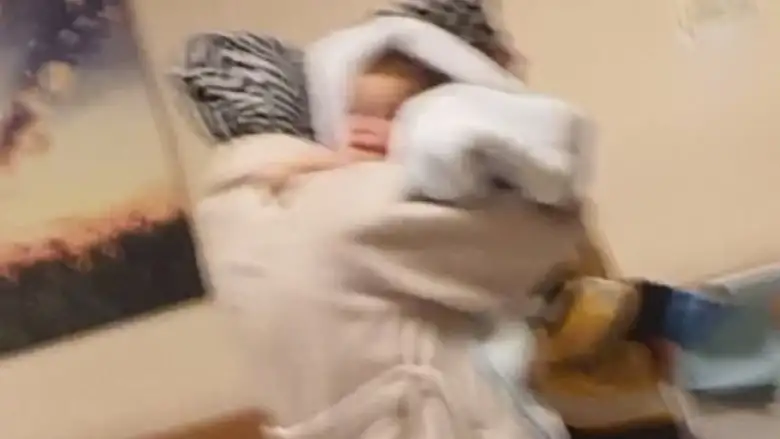 Bebek acılar içinde kaldı!