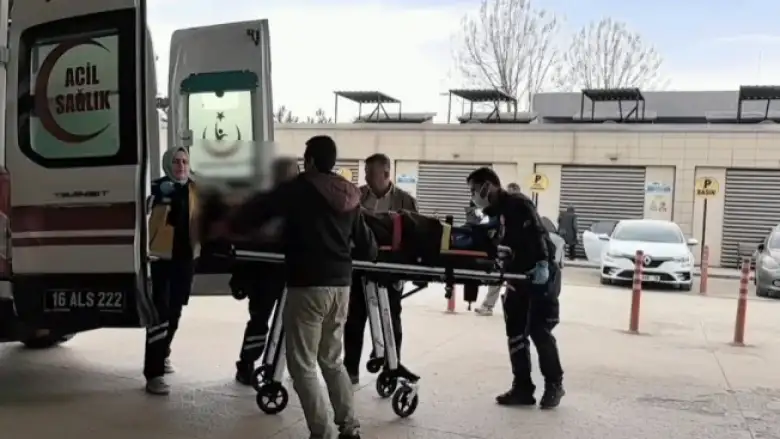 Traktörünün altında kaldı 