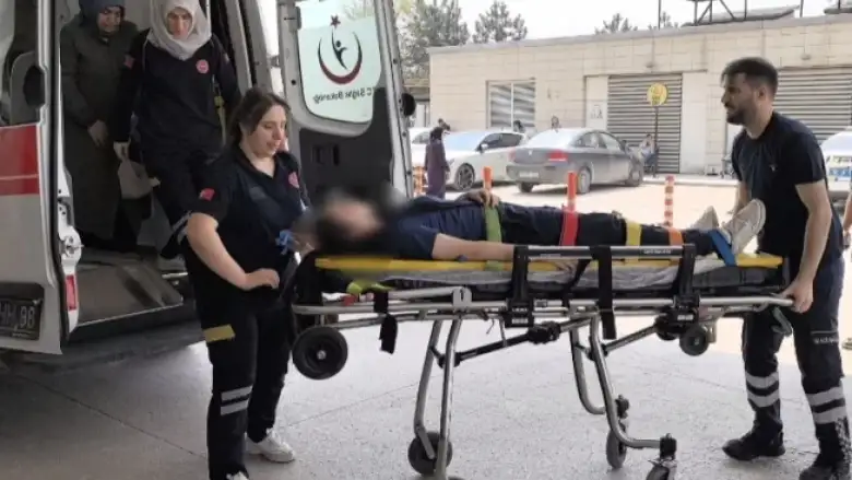 Deprem sırasında merdivenden düştü