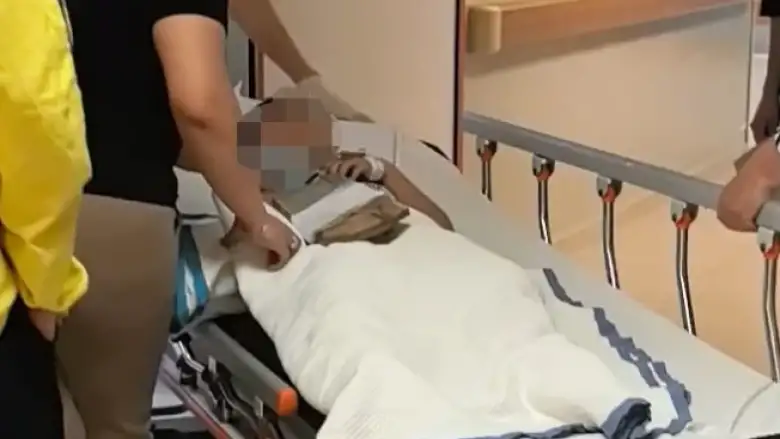 Hastaneye eline batan çivili tahtayla getirildi