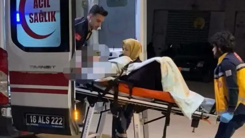 Bunalıma giren kadın kendini bıçakladı