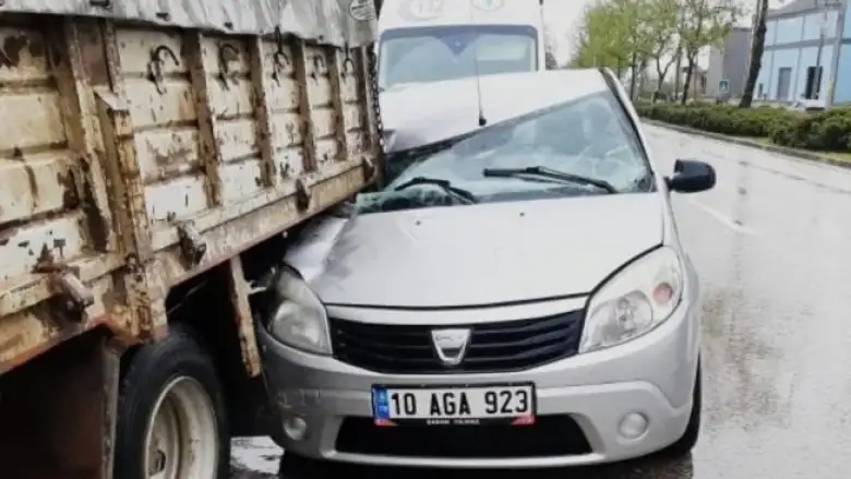 Korkutan kaza! Tıra arkadan çarptı