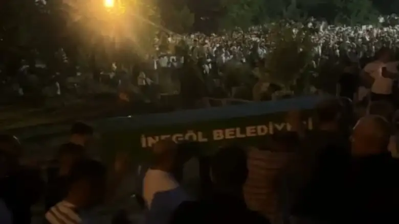 Gözyaşları arasında defnedildiler!