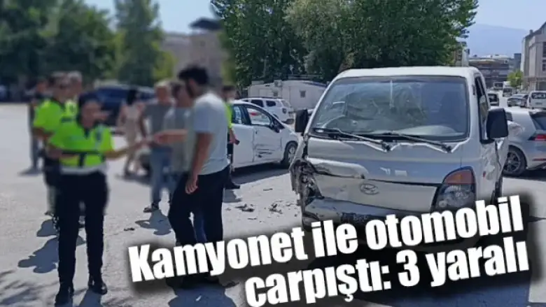 Kamyonet ile otomobil çarpıştı: 3 yaralı