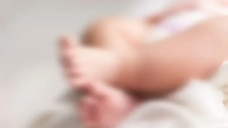 Ölü doğan bebeğini çöpe attı!