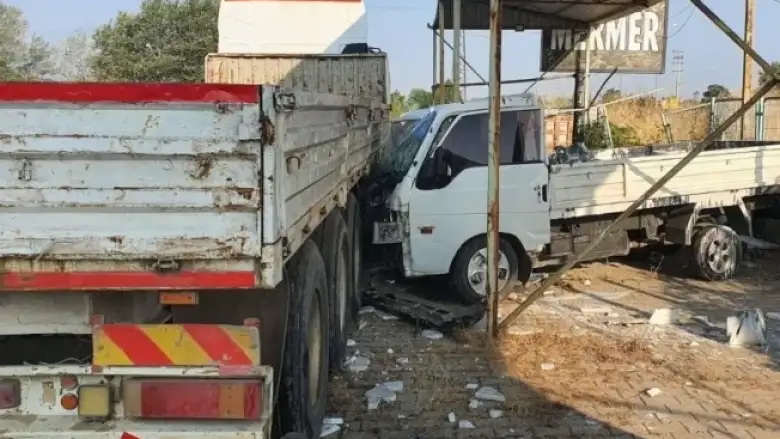 Teker patladı fabrikaya daldı!