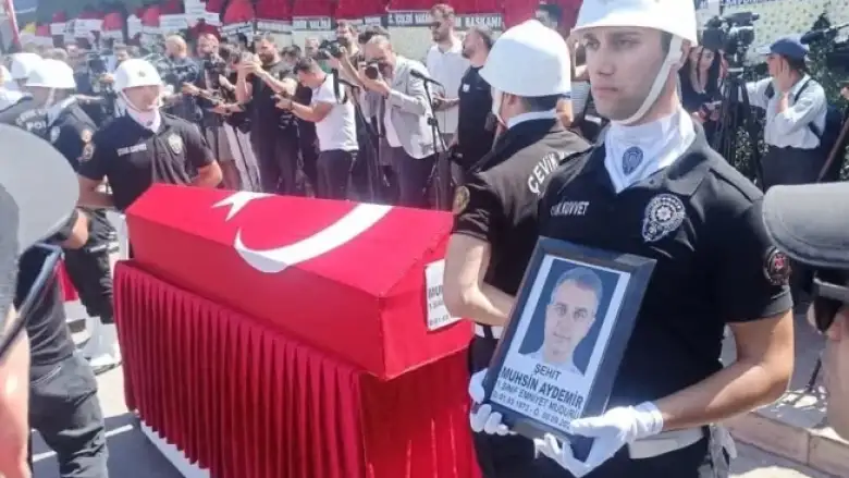 İzmir'deki saldırıda şehit olan polisler son yolculuğuna uğurlandı