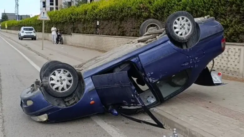 Önündeki araca çarpmamak için ...